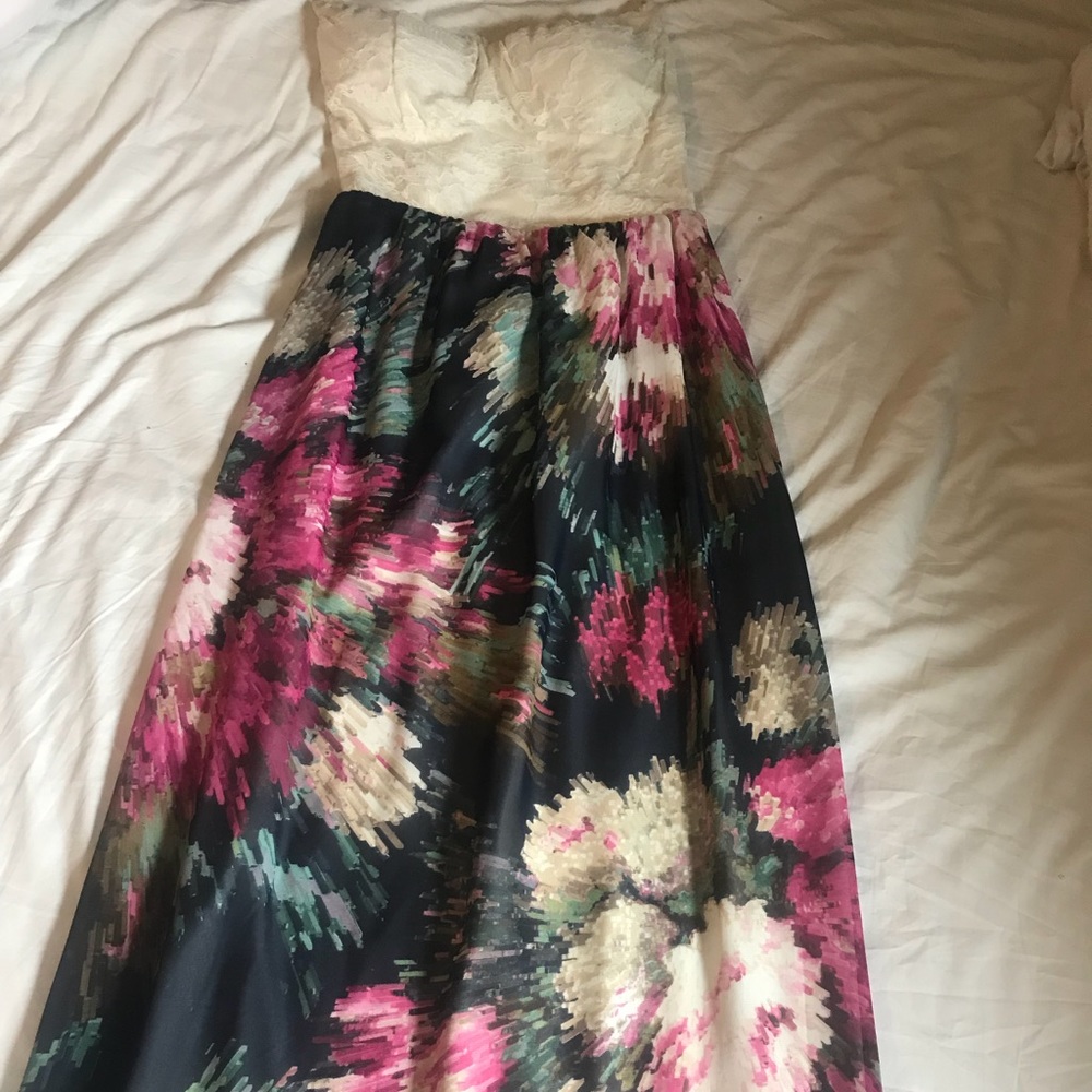 Floral print maxi dress with sleeveless lace top